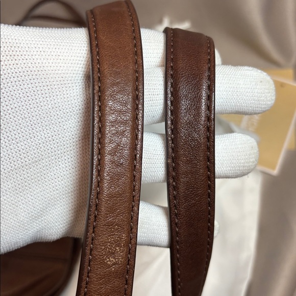 Micheal Kors Milo Shoulder Tote w/Dust Bag - Picture 8 of 17